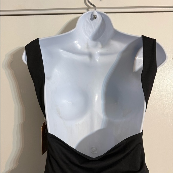 NWT reoria medium backless crop  tank top size medium - Picture 2 of 7